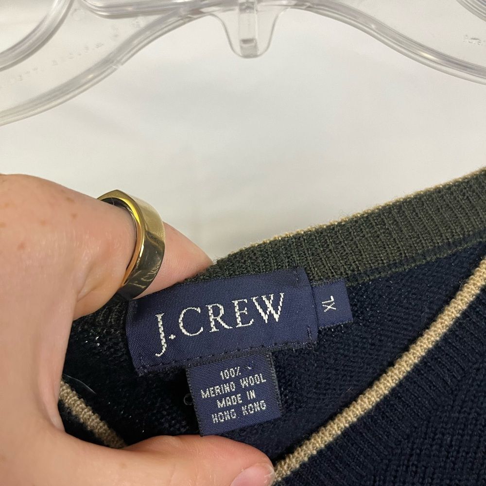 J. Crew Men's 100% Merino Wool Navy Contrast Trim V-‎ Neck Sweater Vest- Size XL - Picture 3 of 4